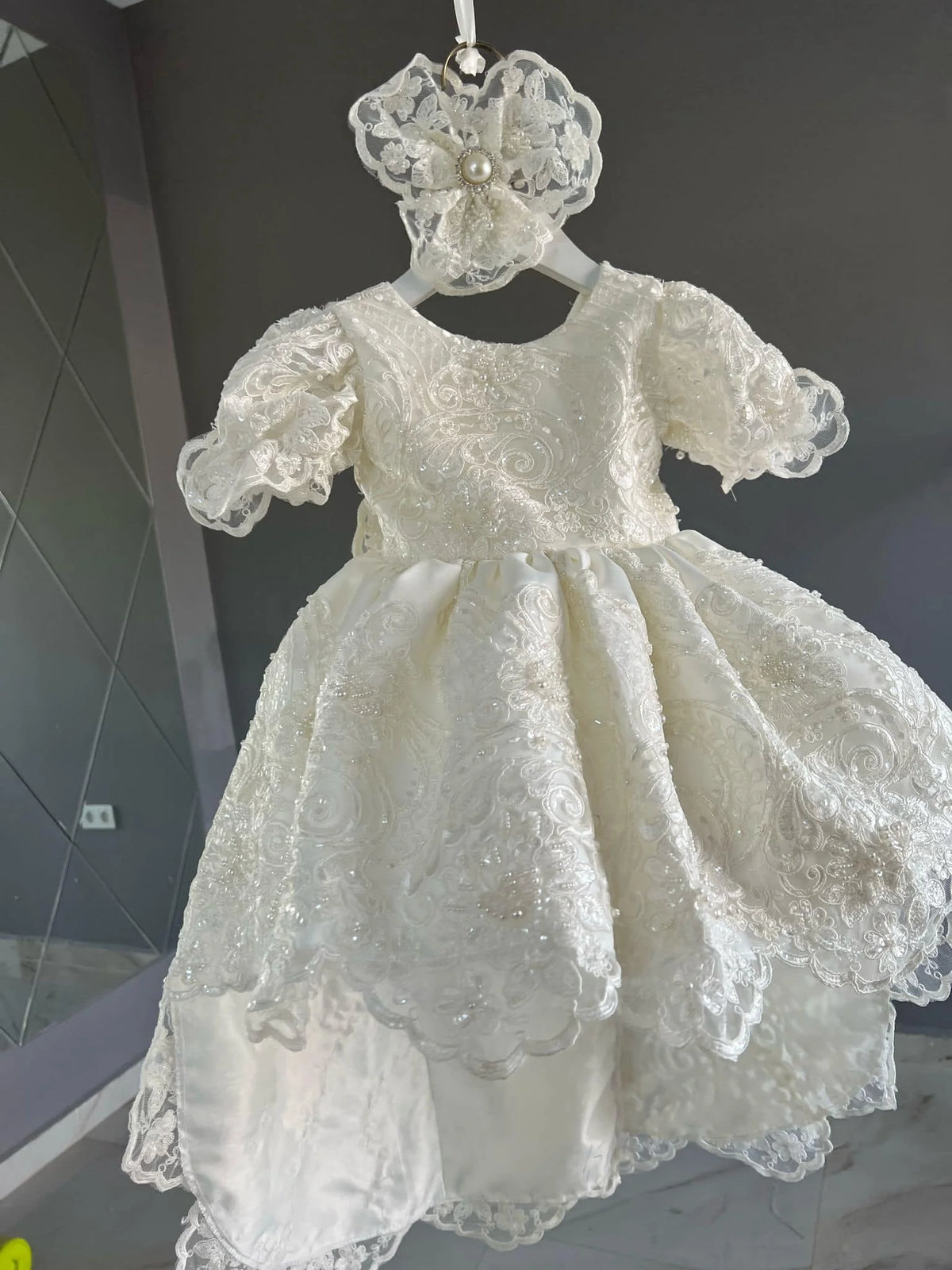 Customized Ivory Baby Christening Gowns Lace Appliques Girls Baptism Vintage Long Newborn Kids Birthday First Communion Dresses