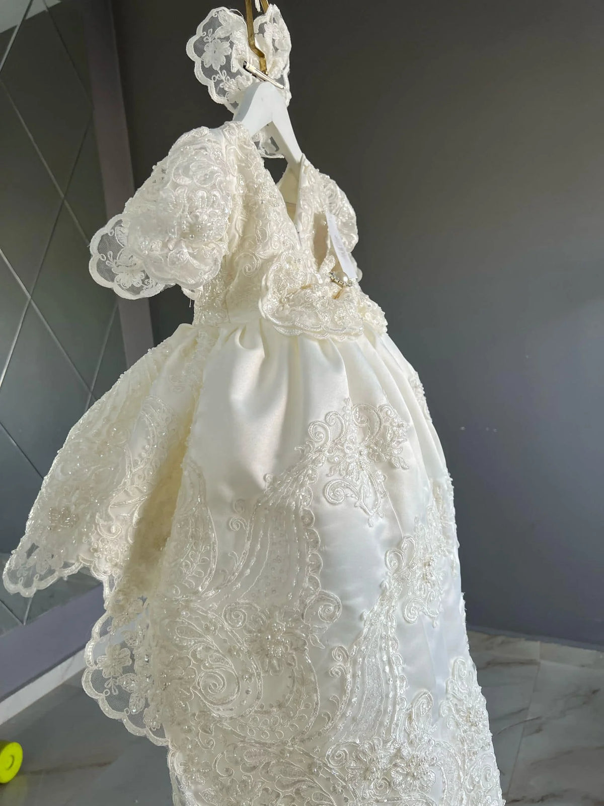 Customized Ivory Baby Christening Gowns Lace Appliques Girls Baptism Vintage Long Newborn Kids Birthday First Communion Dresses