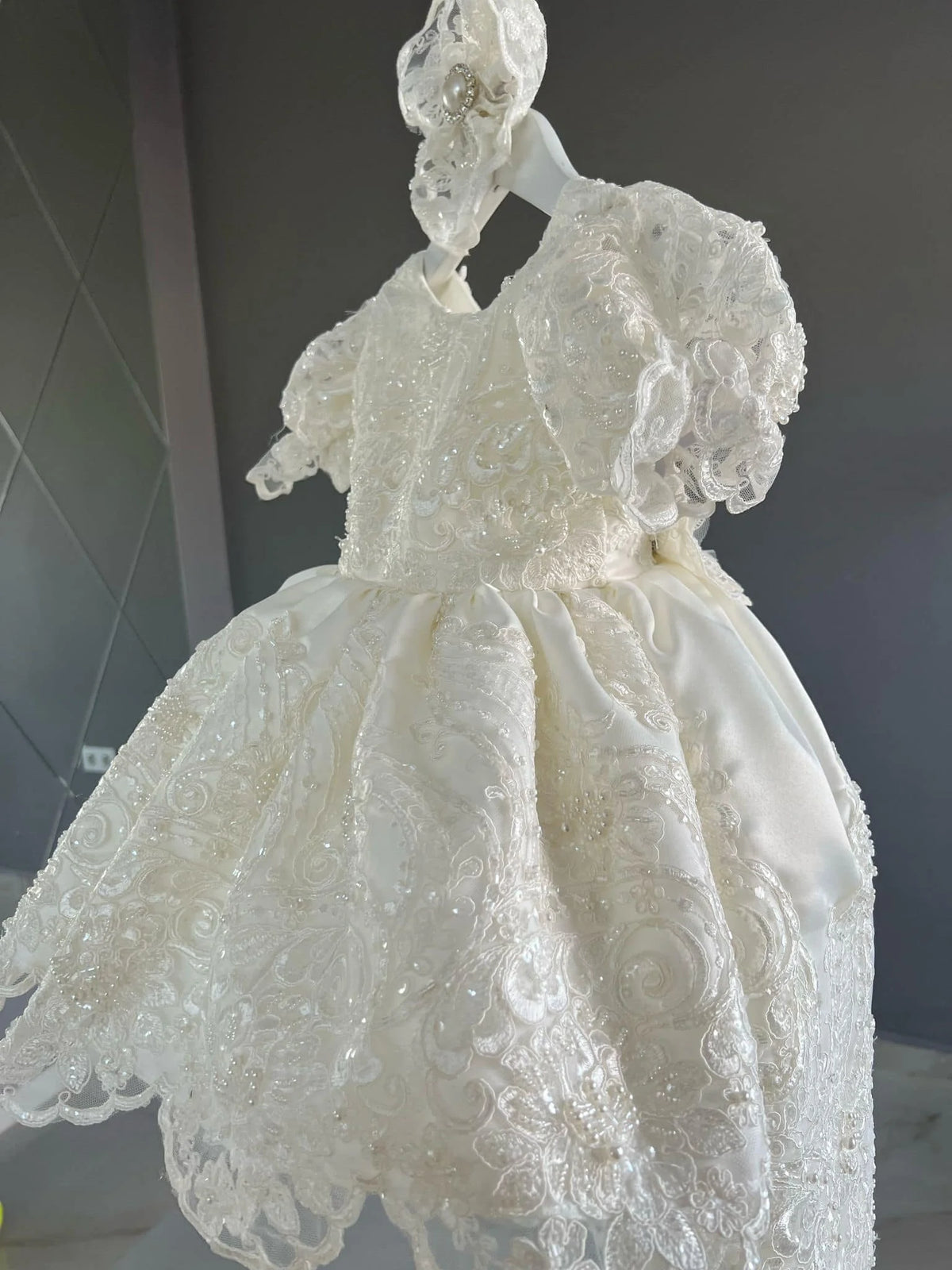 Customized Ivory Baby Christening Gowns Lace Appliques Girls Baptism Vintage Long Newborn Kids Birthday First Communion Dresses