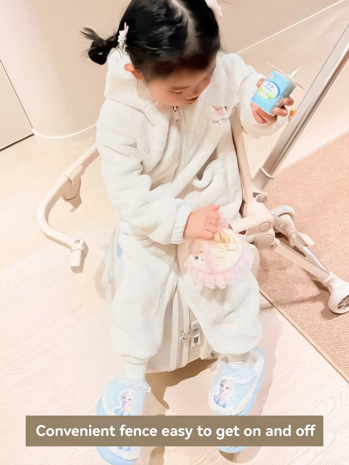 Luggage suitcase for children, suitable for both boys and girls, with a handle for easy transportation, perfect for traveling