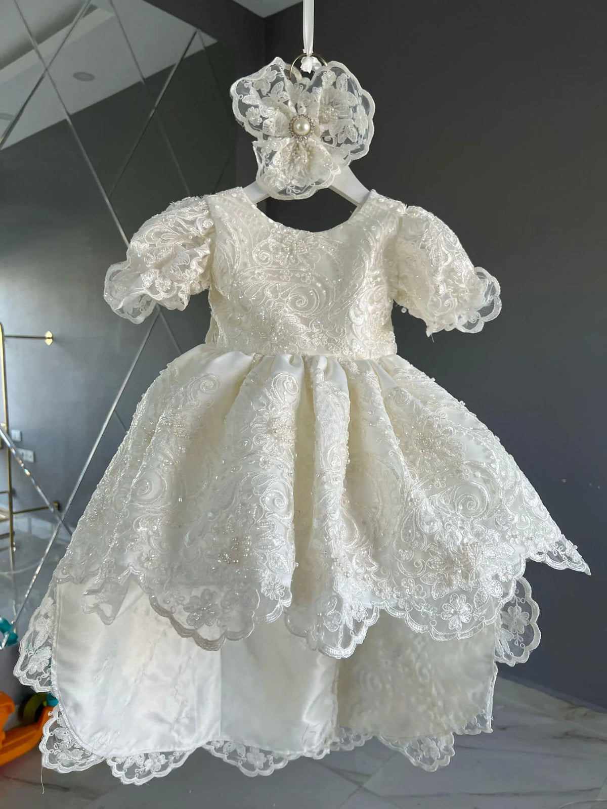 Customized Ivory Baby Christening Gowns Lace Appliques Girls Baptism Vintage Long Newborn Kids Birthday First Communion Dresses