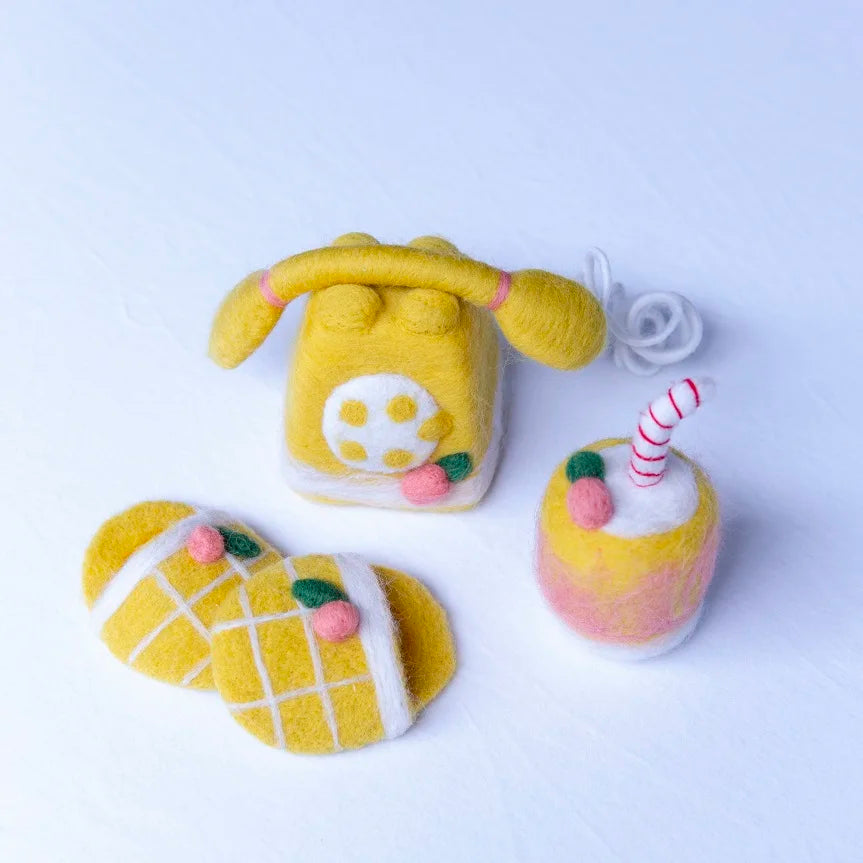 Newborn Photography Props Wool Felt Doll Mini TelePhone Handmade DIY Felting Kit Accessories Baby Photo Shooting Doll